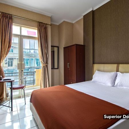 Hotel Arjuna Бекаси Екстериор снимка