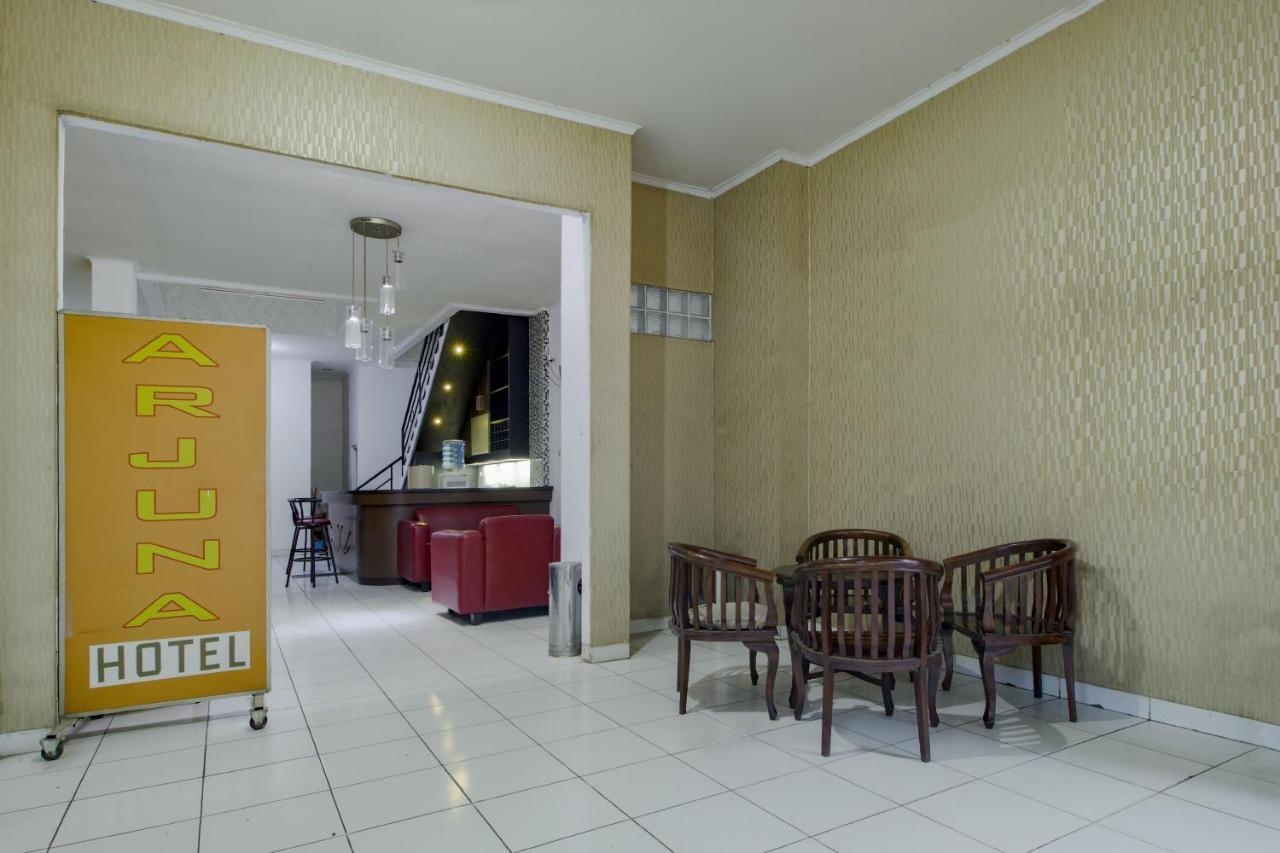 Hotel Arjuna Бекаси Екстериор снимка