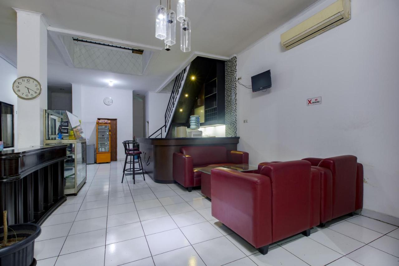 Hotel Arjuna Бекаси Екстериор снимка