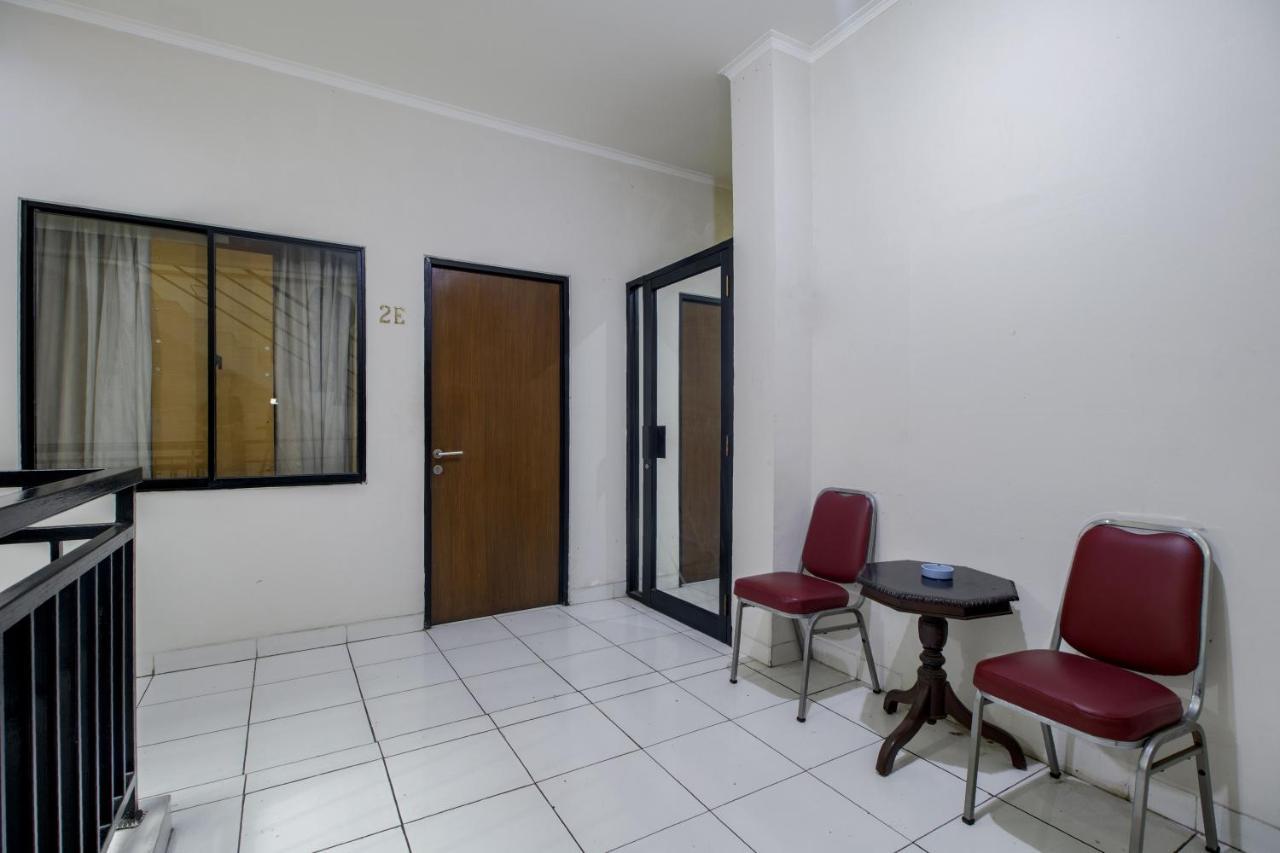Hotel Arjuna Бекаси Екстериор снимка