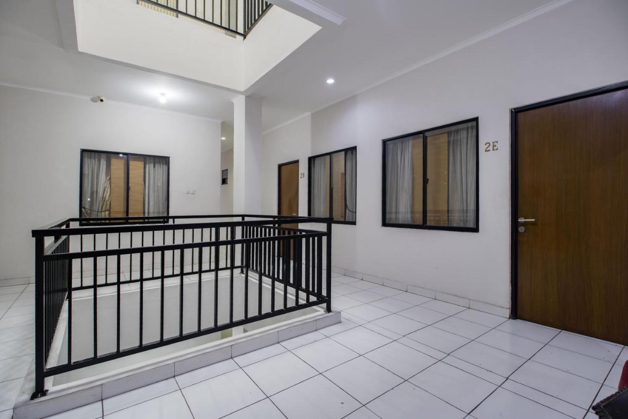 Hotel Arjuna Бекаси Екстериор снимка